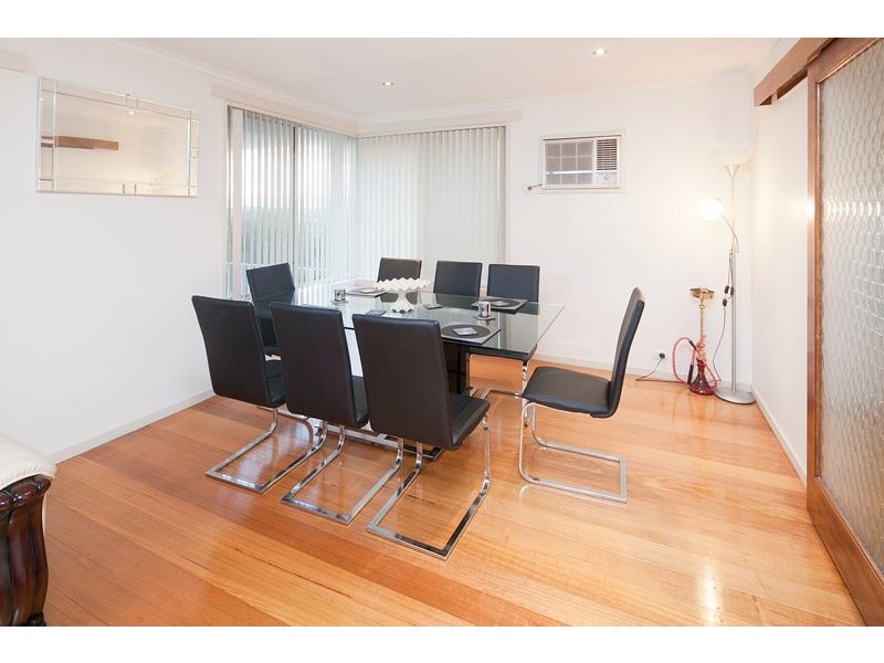 2 Regnans Avenue, Endeavour Hills VIC 3802