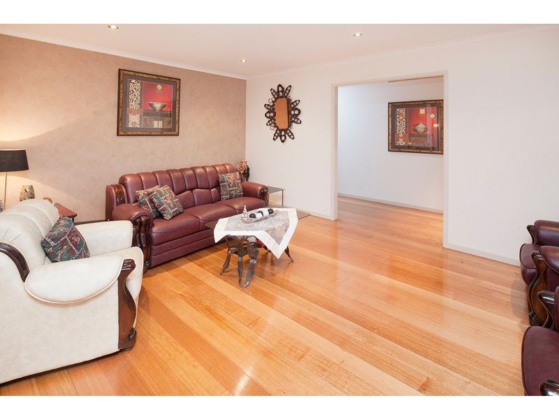 2 Regnans Avenue, Endeavour Hills VIC 3802