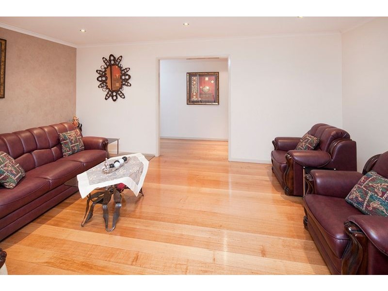 2 Regnans Avenue, Endeavour Hills VIC 3802