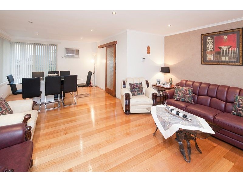 2 Regnans Avenue, Endeavour Hills VIC 3802