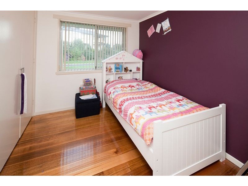 2 Regnans Avenue, Endeavour Hills VIC 3802