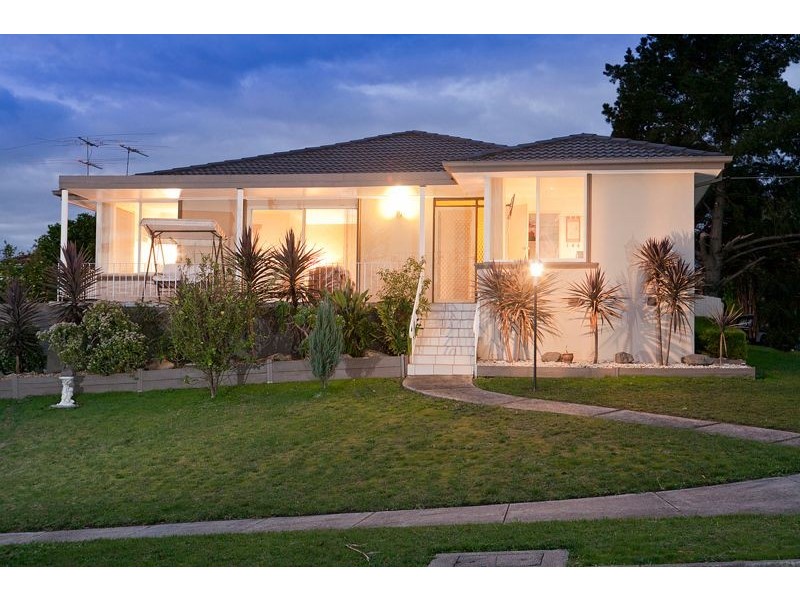 2 Regnans Avenue, Endeavour Hills VIC 3802