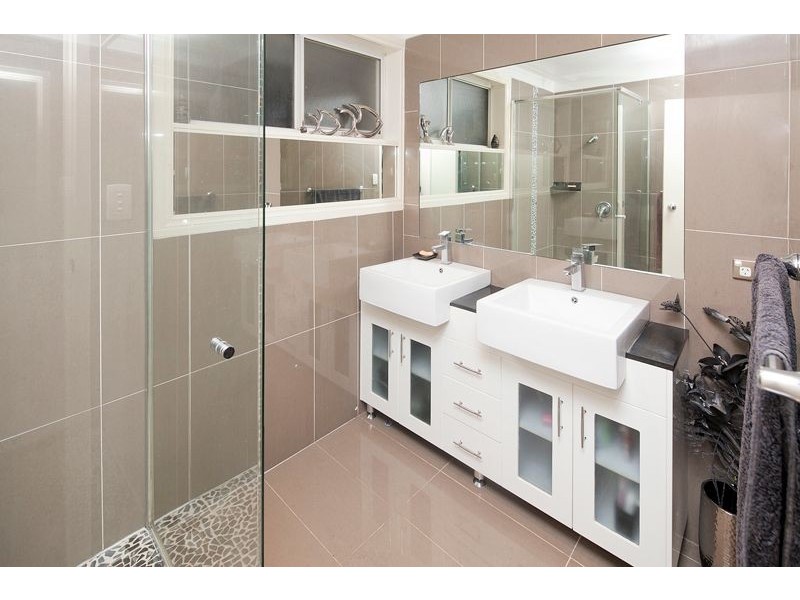 2 Regnans Avenue, Endeavour Hills VIC 3802