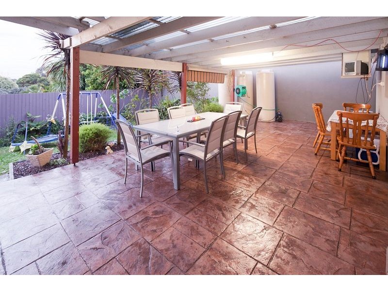 2 Regnans Avenue, Endeavour Hills VIC 3802