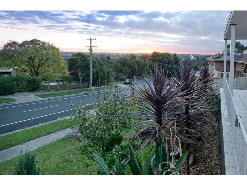 2 Regnans Avenue, Endeavour Hills VIC 3802