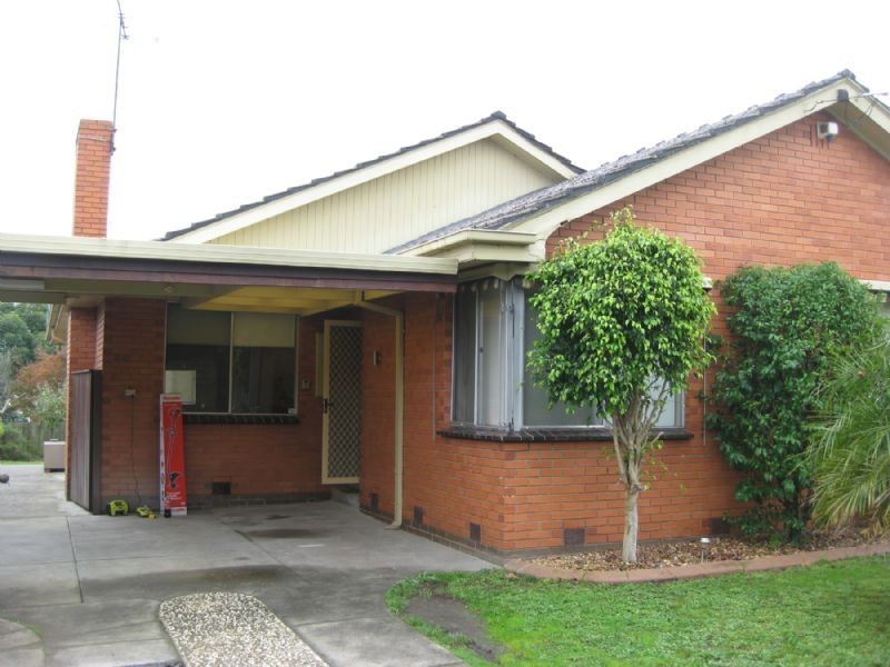 44 Robinlee Avenue, Burwood East VIC 3151