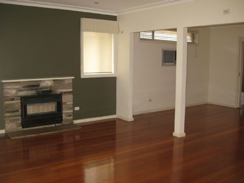 44 Robinlee Avenue, Burwood East VIC 3151