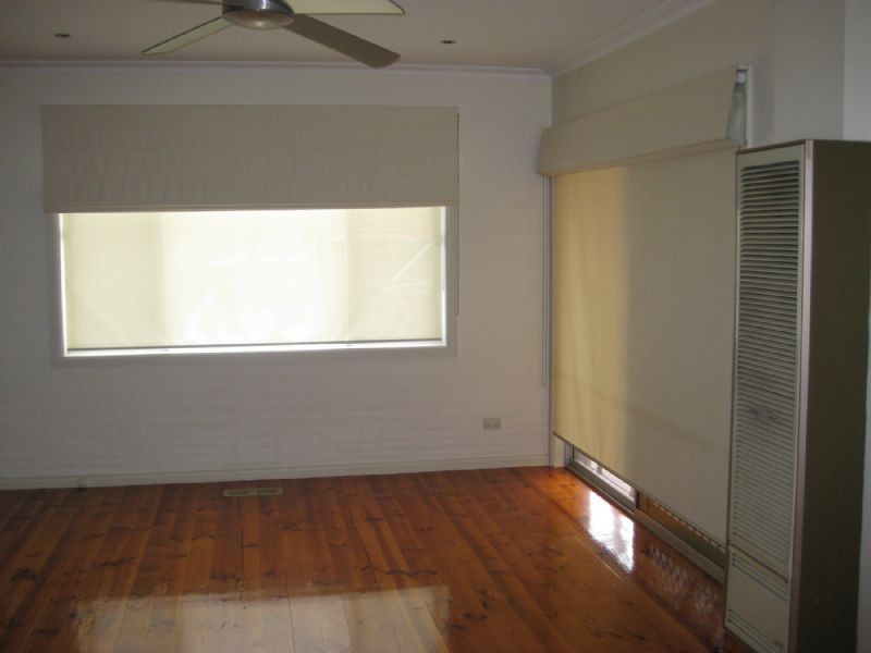 44 Robinlee Avenue, Burwood East VIC 3151