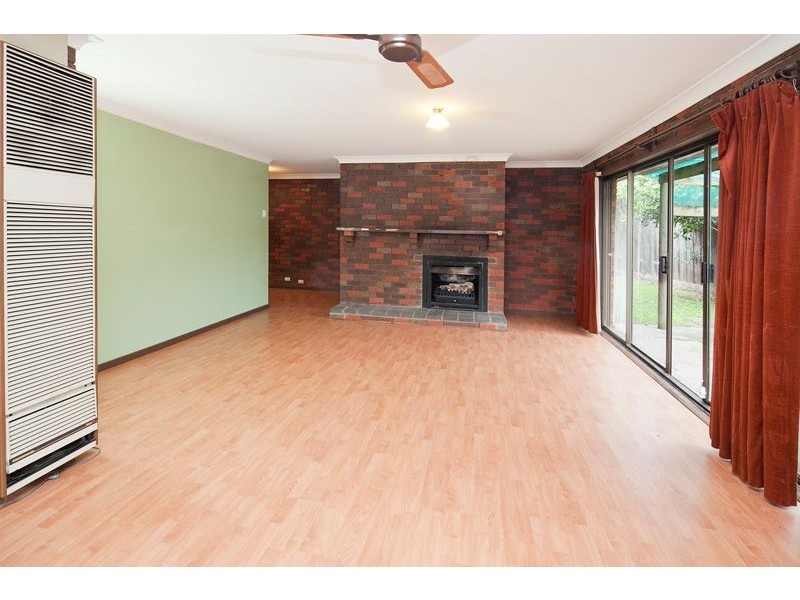 2/7 Jenner Court, Hampton Park VIC 3976