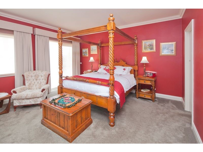 204 Outlook Drive, Dandenong North VIC 3175