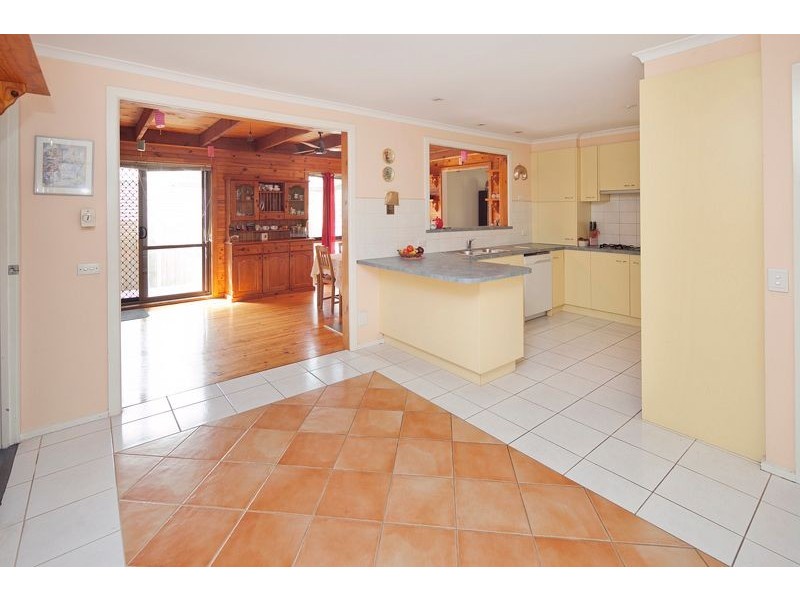 19 Castlecrag Close, Endeavour Hills VIC 3802