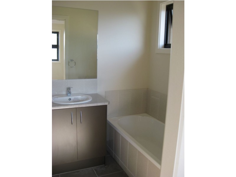 28 Burrows Avenue, Dandenong VIC 3175