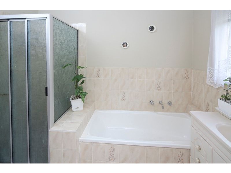 6 Nara Court, Dandenong North VIC 3175