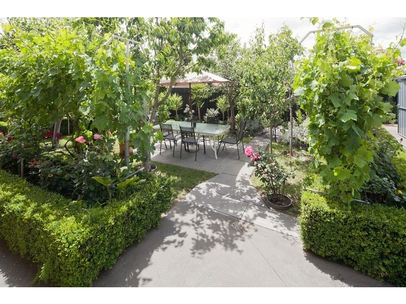 6 Nara Court, Dandenong North VIC 3175