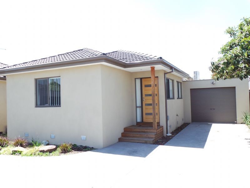 3/8 Prunus Grove, Doveton VIC 3177