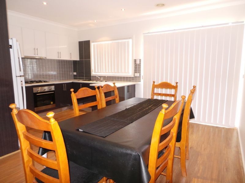 3/8 Prunus Grove, Doveton VIC 3177