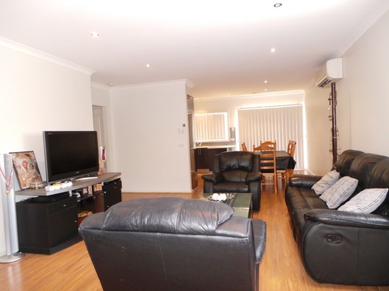 3/8 Prunus Grove, Doveton VIC 3177