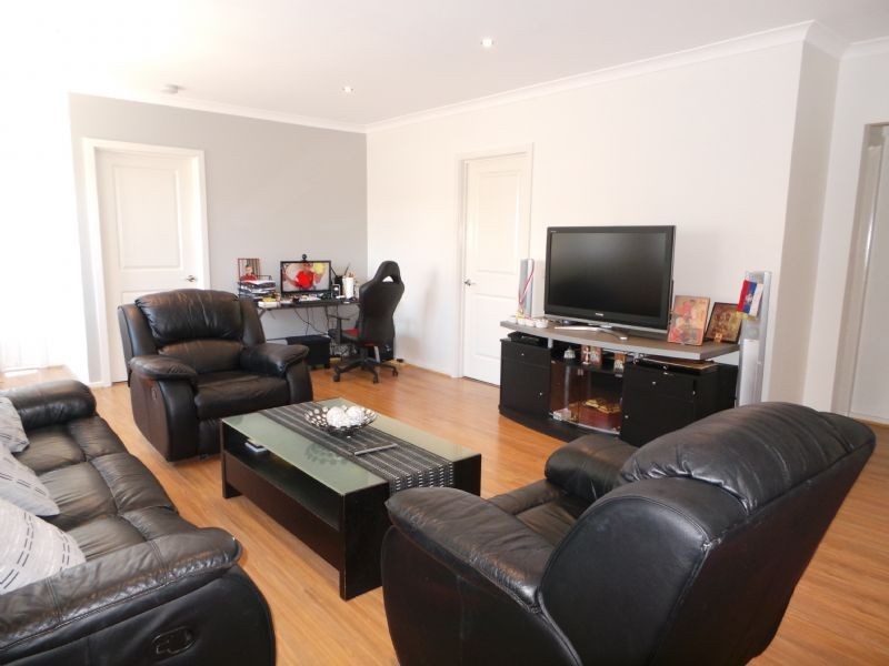 3/8 Prunus Grove, Doveton VIC 3177