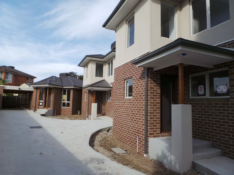 Units 2 & 3/32 Monteith Crescent, Endeavour Hills VIC 3802