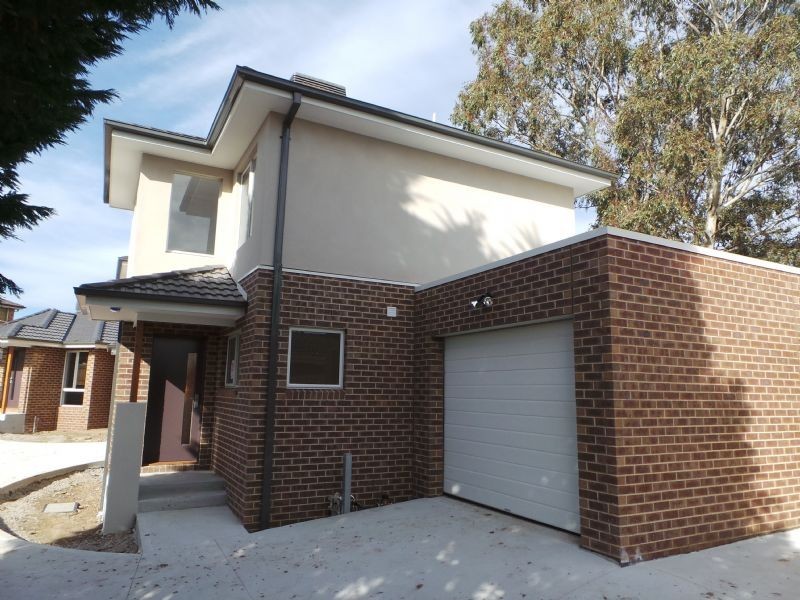 Units 2 & 3/32 Monteith Crescent, Endeavour Hills VIC 3802