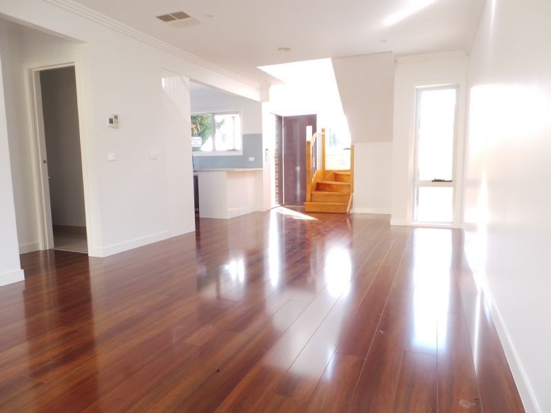 Units 2 & 3/32 Monteith Crescent, Endeavour Hills VIC 3802