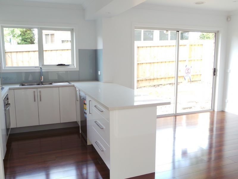 Units 2 & 3/32 Monteith Crescent, Endeavour Hills VIC 3802