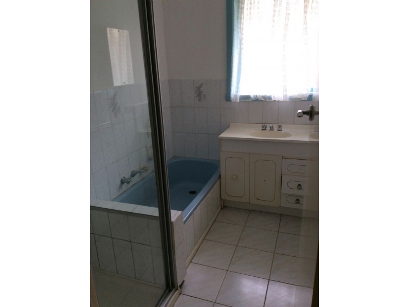 8 Edinborough Street, Hallam VIC 3803