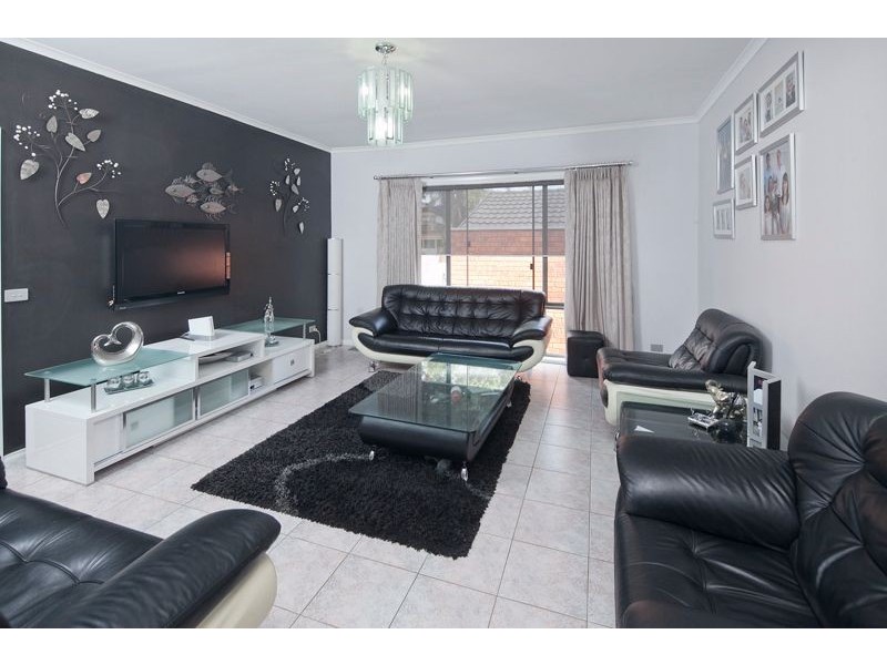 9 Monica Close, Endeavour Hills VIC 3802