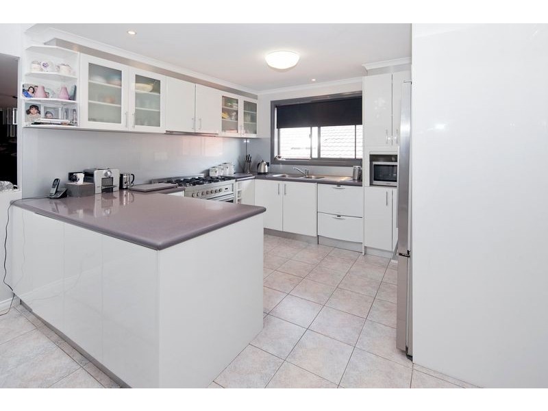 9 Monica Close, Endeavour Hills VIC 3802