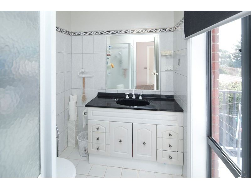 9 Monica Close, Endeavour Hills VIC 3802