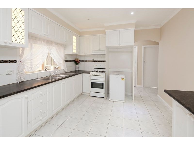 26 Oakwood Avenue, Dandenong North VIC 3175