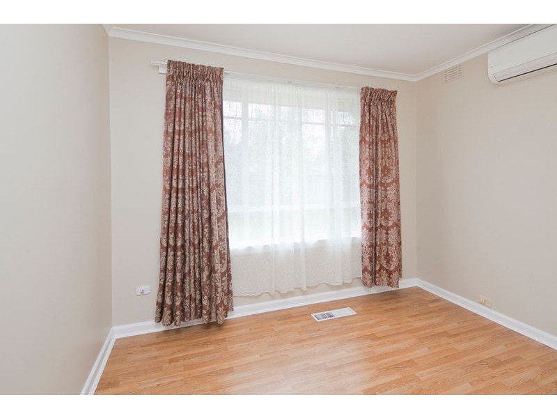 26 Oakwood Avenue, Dandenong North VIC 3175