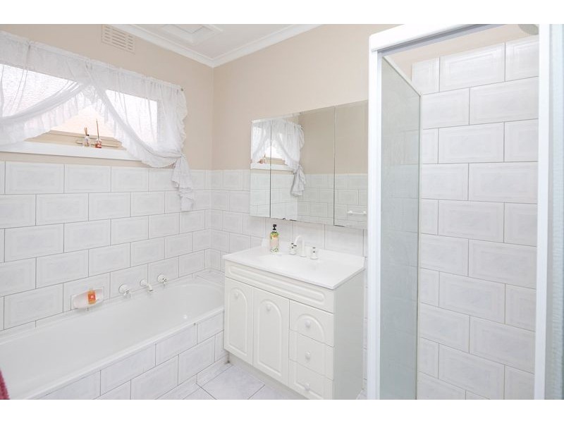 26 Oakwood Avenue, Dandenong North VIC 3175