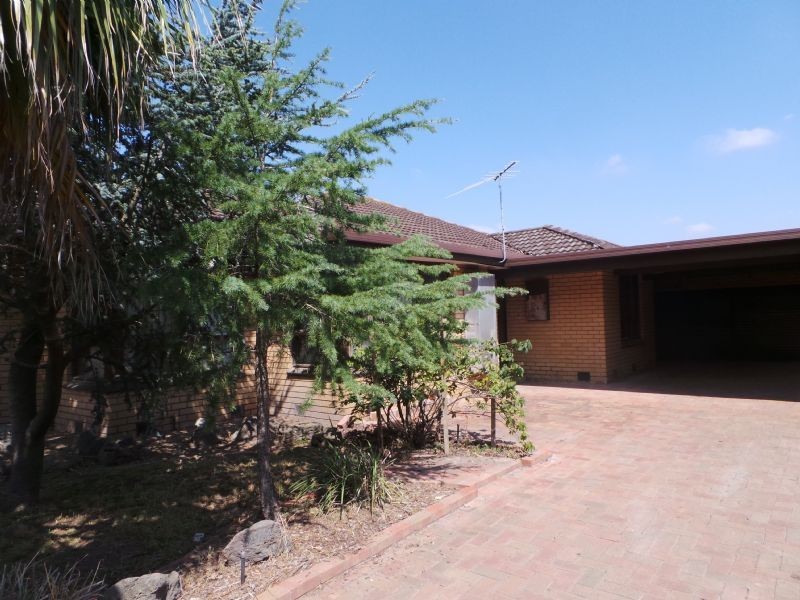 12 Southdowne Close, Springvale VIC 3171