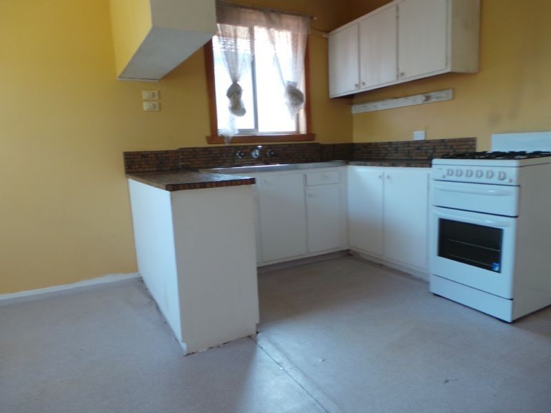 8 Bertha Street, Springvale South VIC 3172