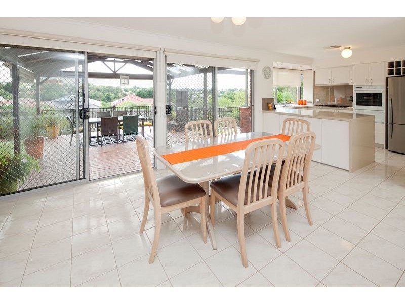 32 William Hovell Drive, Endeavour Hills VIC 3802