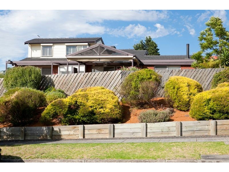 32 William Hovell Drive, Endeavour Hills VIC 3802