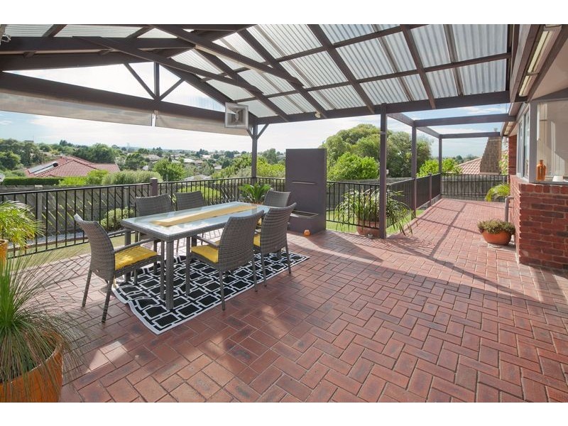 32 William Hovell Drive, Endeavour Hills VIC 3802