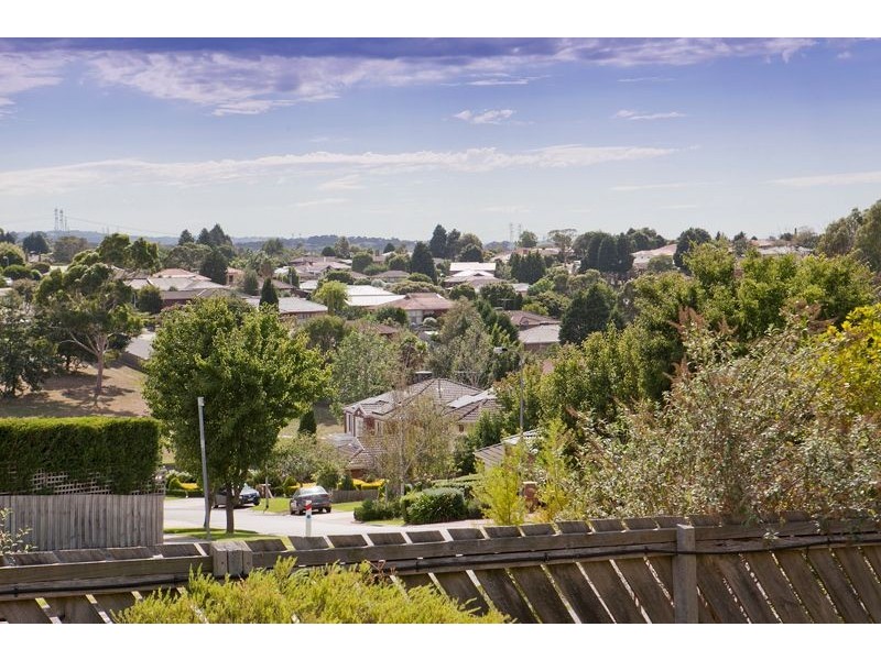 32 William Hovell Drive, Endeavour Hills VIC 3802