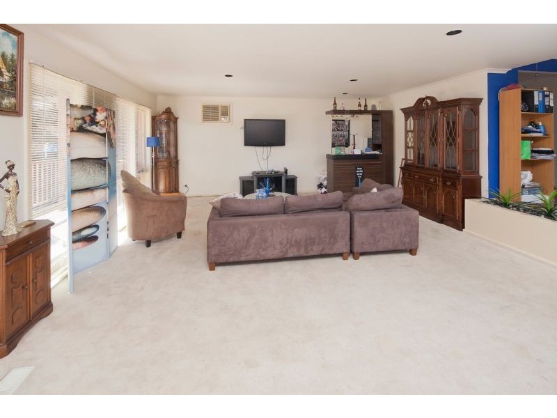 99 Shetland Street, Endeavour Hills VIC 3802