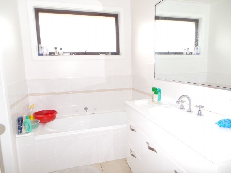 58 Scotsburn Way, Endeavour Hills VIC 3802