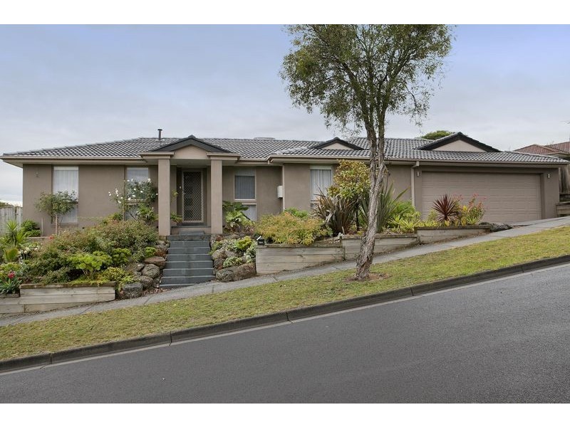 8 Sydney Parkinson Avenue, Endeavour Hills VIC 3802