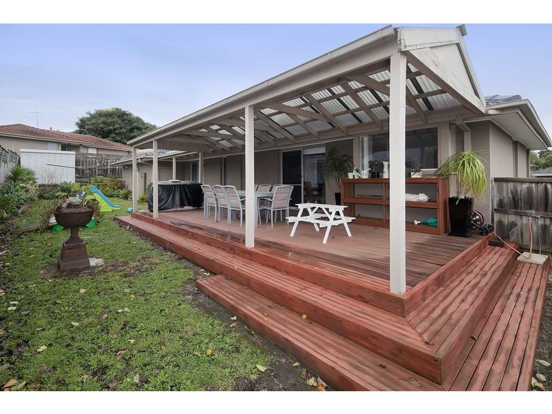 8 Sydney Parkinson Avenue, Endeavour Hills VIC 3802