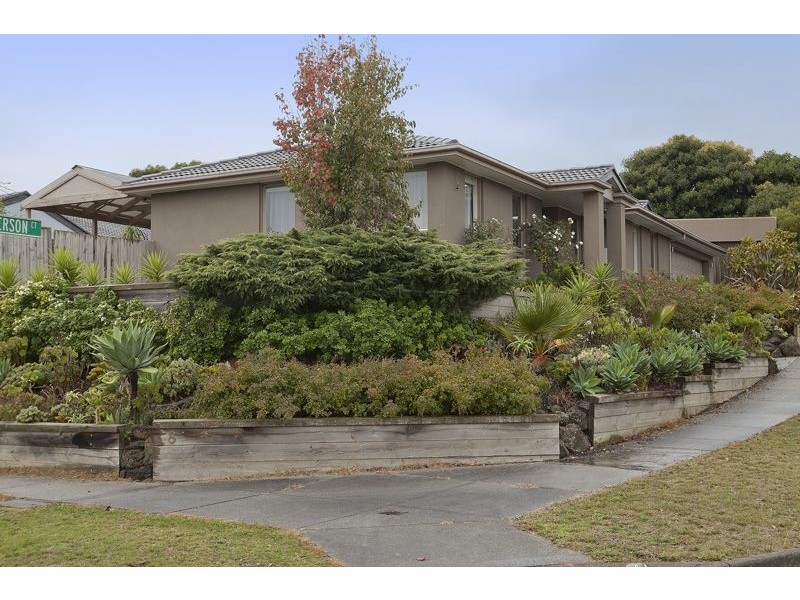 8 Sydney Parkinson Avenue, Endeavour Hills VIC 3802