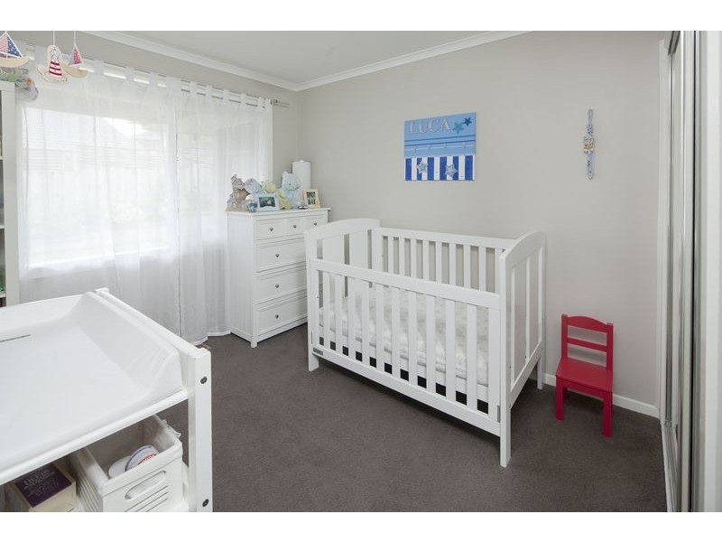 8 Sydney Parkinson Avenue, Endeavour Hills VIC 3802