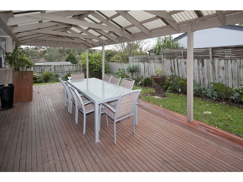 8 Sydney Parkinson Avenue, Endeavour Hills VIC 3802