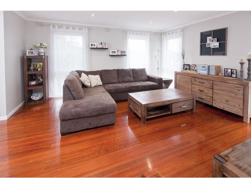 8 Sydney Parkinson Avenue, Endeavour Hills VIC 3802