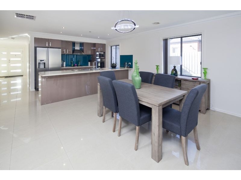 9 Sedgwick Court, Lynbrook VIC 3975