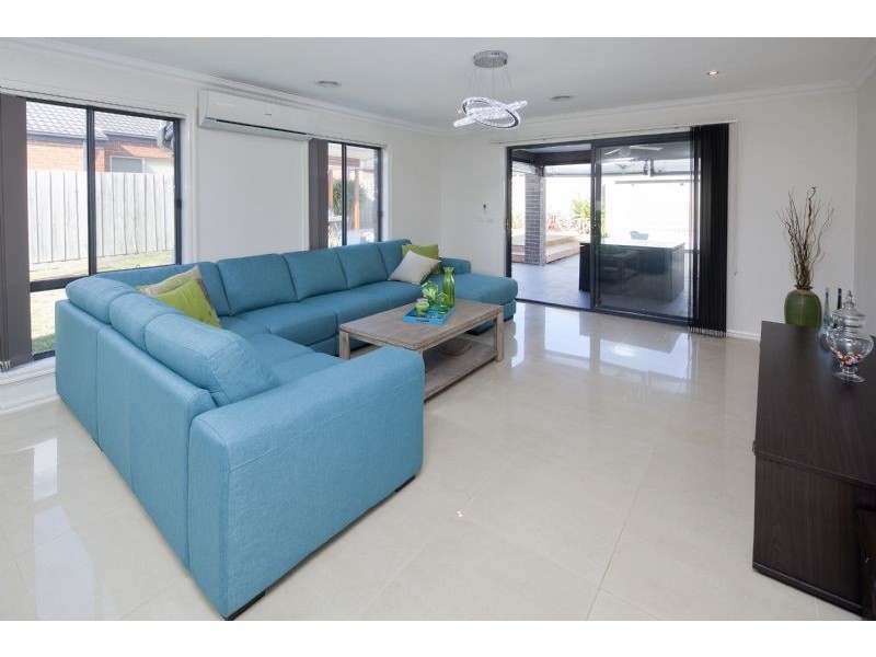 9 Sedgwick Court, Lynbrook VIC 3975