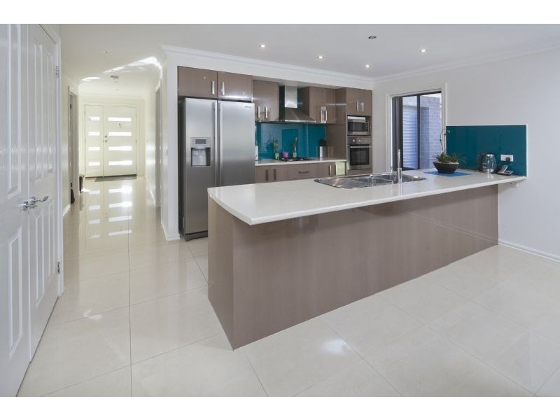 9 Sedgwick Court, Lynbrook VIC 3975